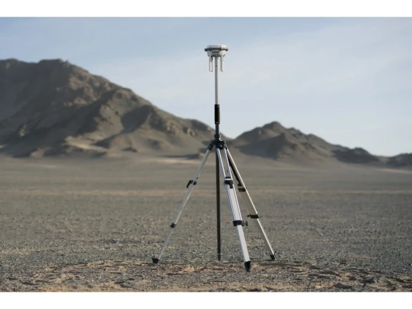 DJI D-RTK 3 Survey Pole and Tripod Kit 2